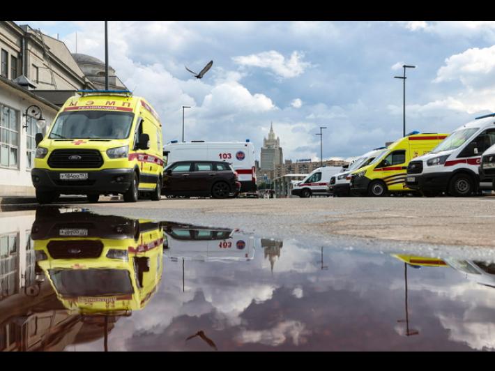 Esplosione davanti a una stazione di Mosca, morto un agente