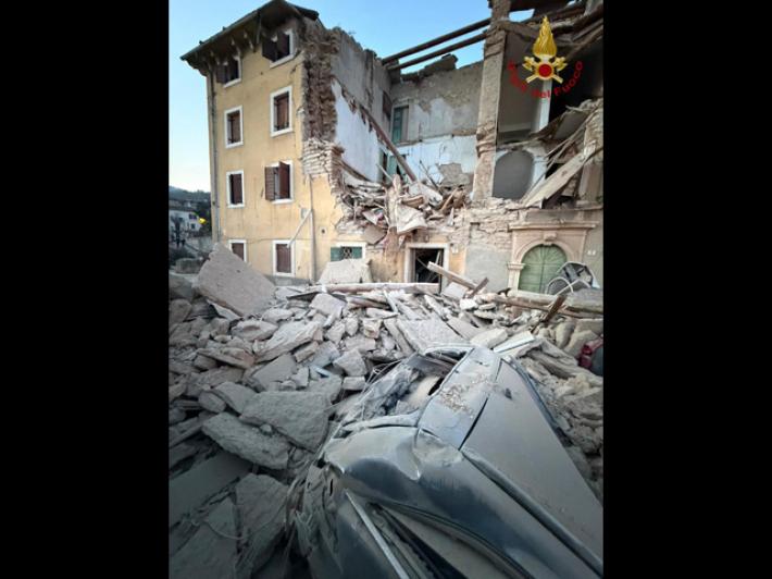 Esplosione in palazzina nel Veronese, morto un uomo sotto le macerie