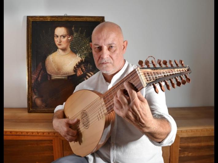 Mimmo Peruffo maestro cordaio che rid&agrave; voce a strumenti antichi