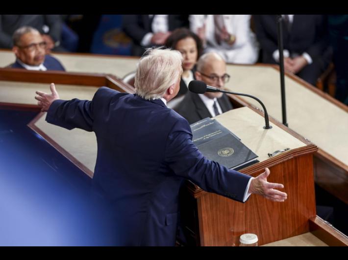 Trump, preferisco la democrazia ma l'Iran non avr&agrave; mai il nucleare