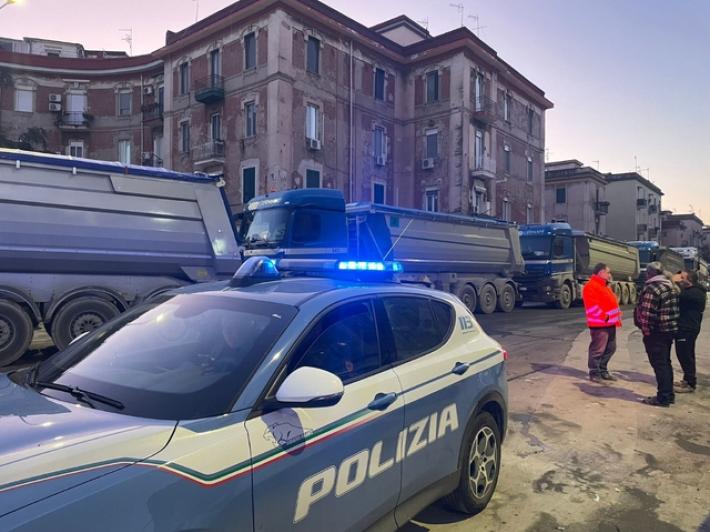 America's Cup, attivisti di nuovo in strada per fermare camion
