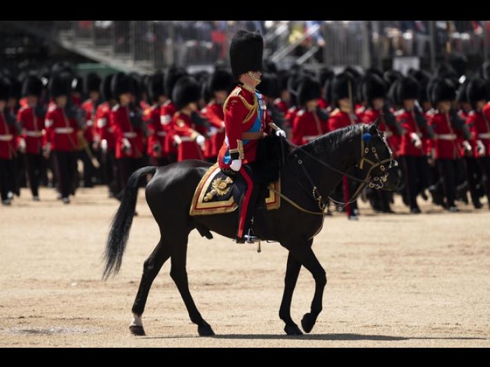 Sun, 'Andrea non pu&ograve; pi&ugrave; cavalcare per non esporsi ai fotografi'