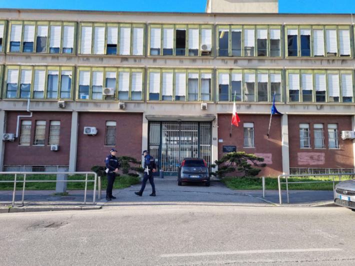 Sappe, cinque agenti feriti al carcere minorile Beccaria