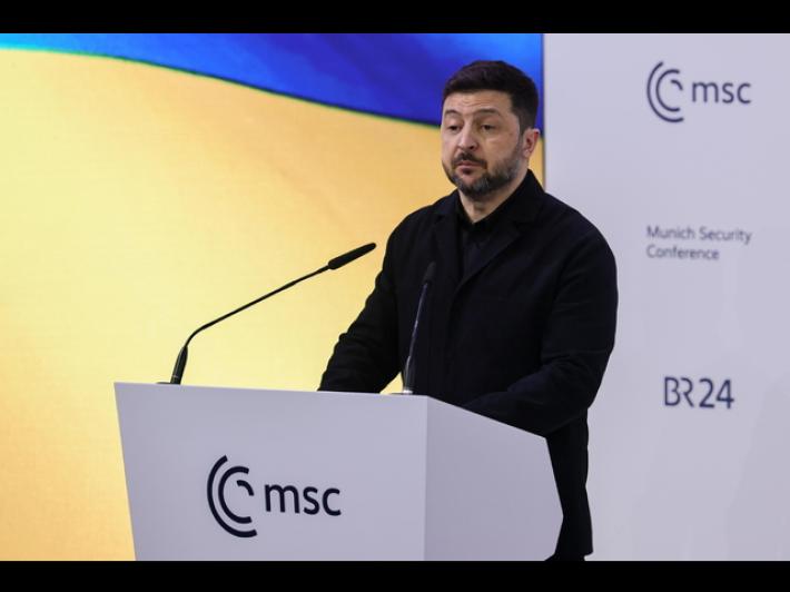 Zelensky, Mosca ha lanciato 420 droni e 39 missili nella notte
