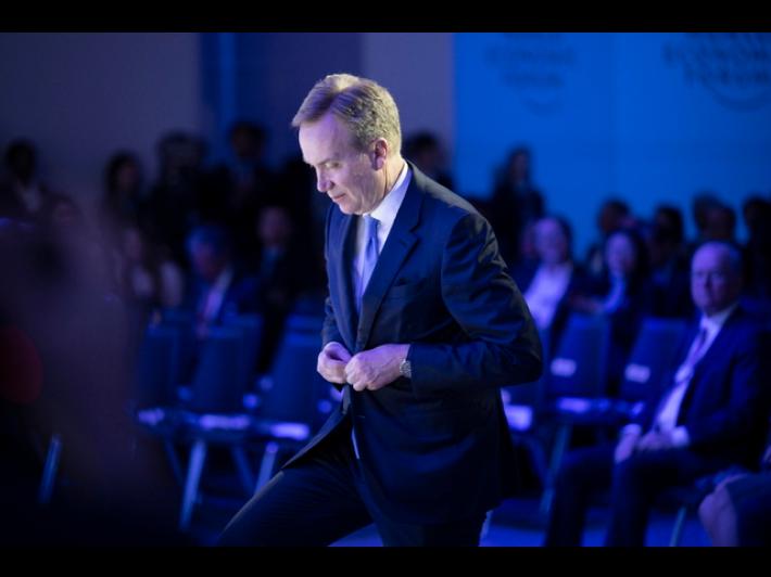 Il presidente del forum di Davos si dimette per lo scandalo Epstein