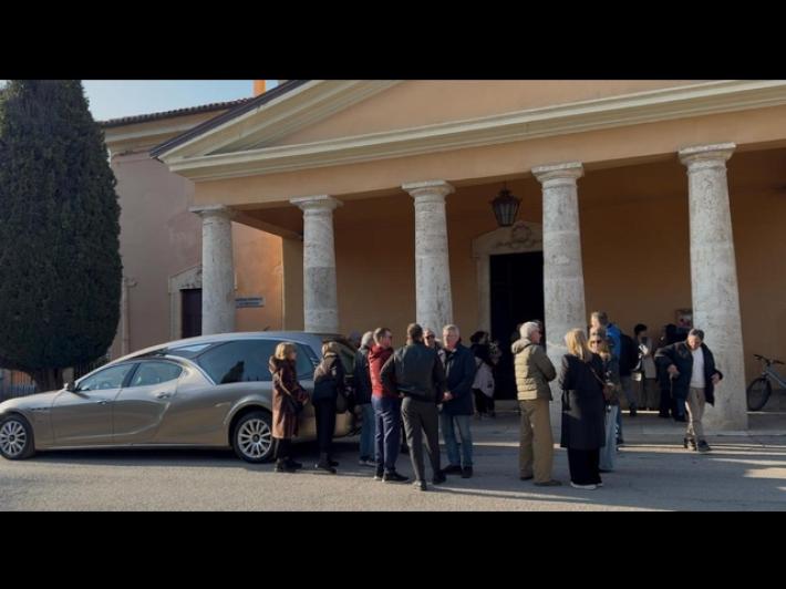 Morti in tenda ad Ascoli, celebrati i funerali della 29enne che era incinta