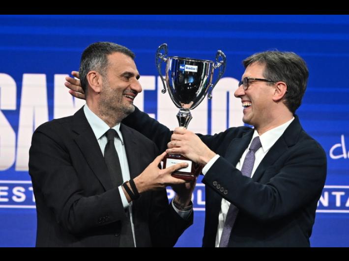 La politica si sfida a Sanremo da Pecora e trionfa il duo Decaro-Nardella