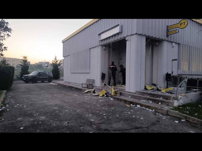 Ennesimo assalto a postamat nel Foggiano, banditi via con cassaforte vuota