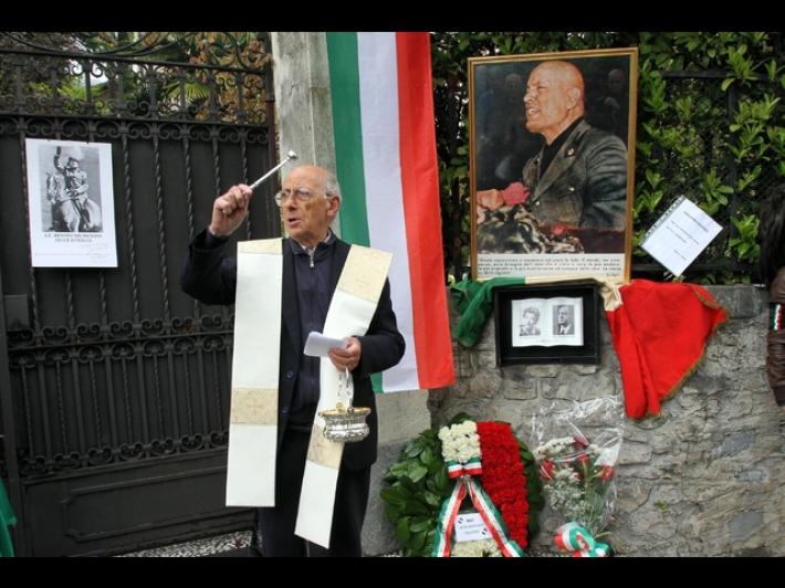 A processo per danni a teca con foto di Mussolini, 'gesto di antifascismo'