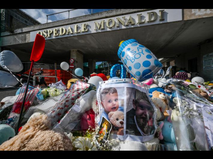 Bimbo trapiantato, azienda Monaldi sospende due dirigenti medici