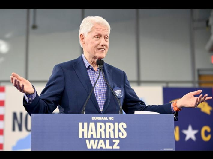 'Bill Clinton, Trump mi parl&ograve; della sua rottura con Epstein nel 2000'