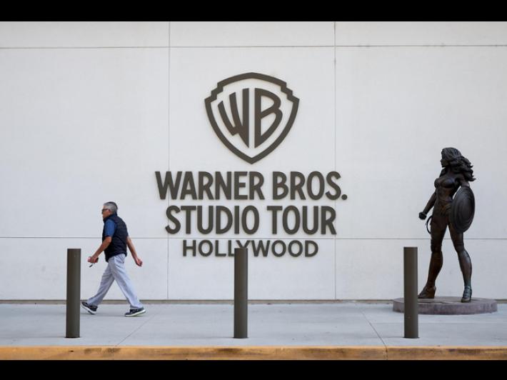 Paramount annuncia l'acquisto di Warner Bros
