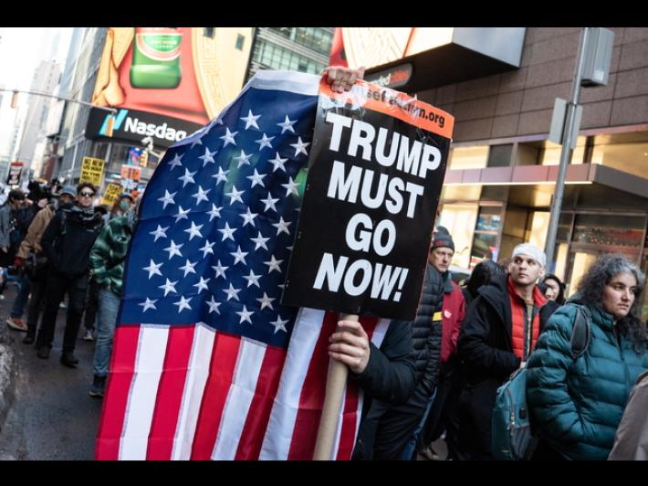Proteste contro l'attacco all'Iran a New York e davanti la Casa Bianca