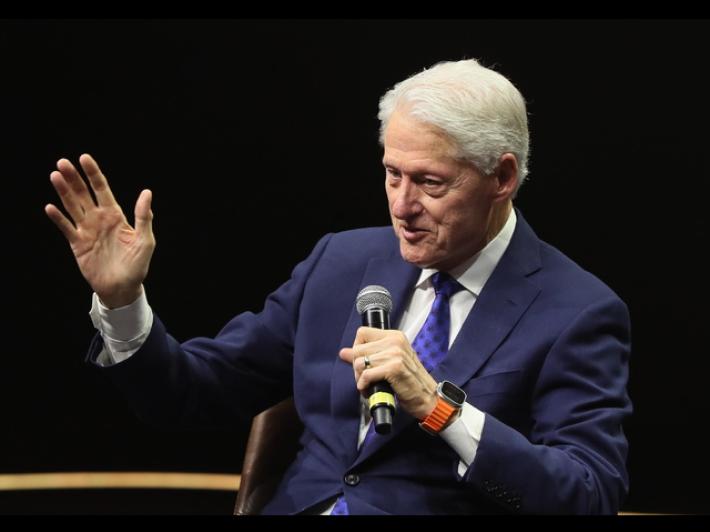 'Clinton, non conosco n&eacute; avuto sesso con la donna nella vasca idromassaggio'