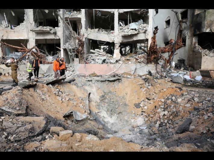 Missili dall'Iran, forti esplosioni a Tel Aviv e Gerusalemme