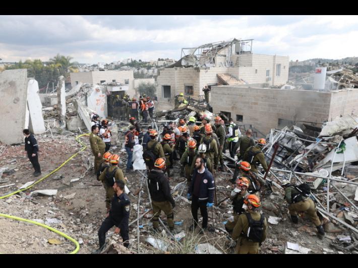 Condominio colpito nel centro d'Israele, sei morti e decine di feriti