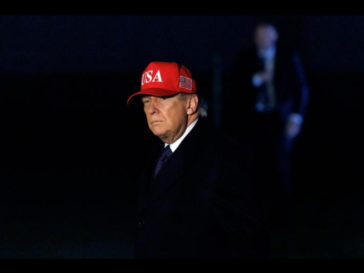 Trump, 'stiamo massacrando l'Iran. Presto arriver&agrave; grande ondata'