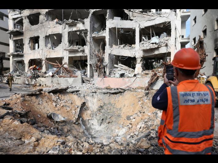 Polizia Tel Aviv, 'l'Iran ha colpito i civili con bombe a grappolo'