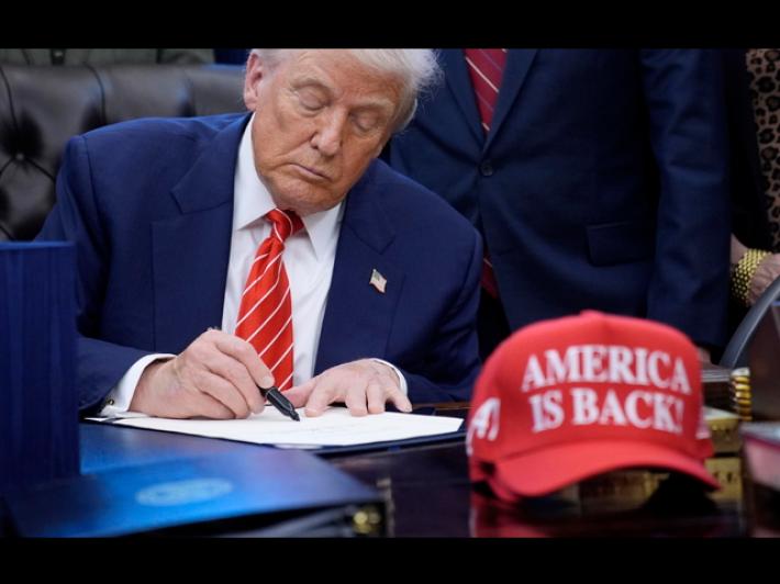 Trump, 'siamo pieni di munizioni, possiamo far guerra per sempre'