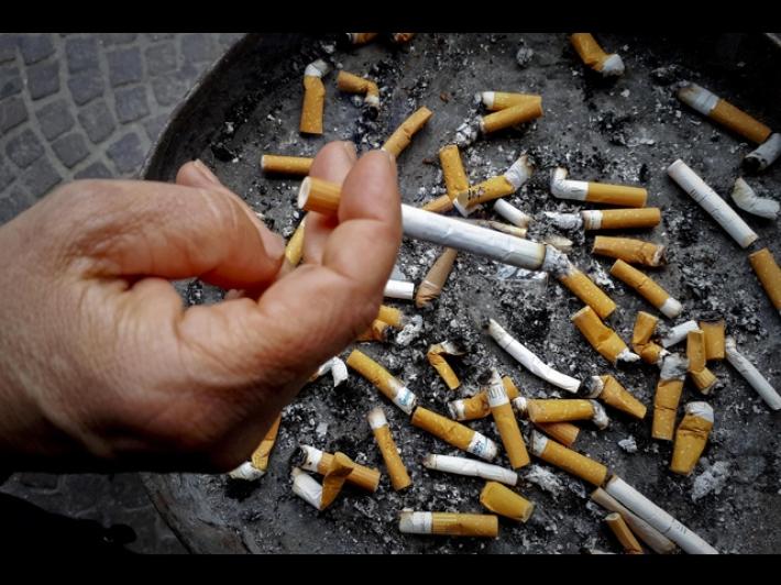 A Pesaro da aprile stop al fumo in spiaggia anche sotto l'ombrellone