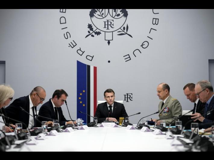 Macron, 'due basi francesi colpite, abbiamo abbattuto dei droni'