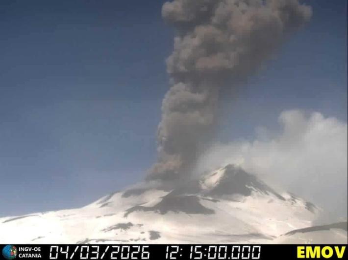 Ingv, 'sull'Etna nube cenere lavica alta 1,5 km e subito dispersa'