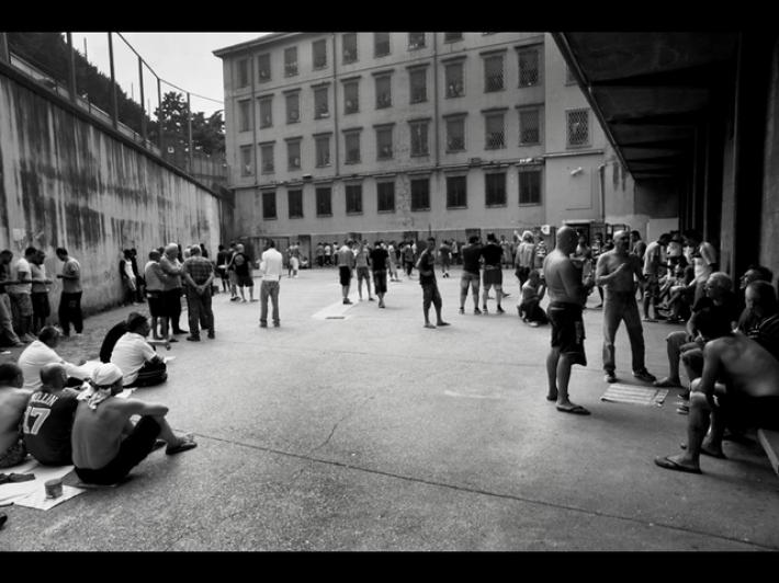 Aumentano i detenuti e le morti in carcere, in calo i suicidi