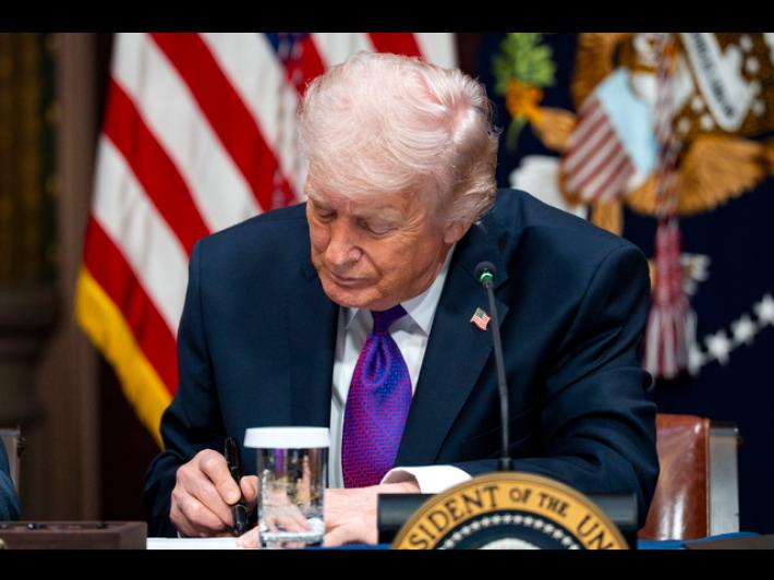 Trump, 'cadr&agrave; anche Cuba, vogliono un accordo'