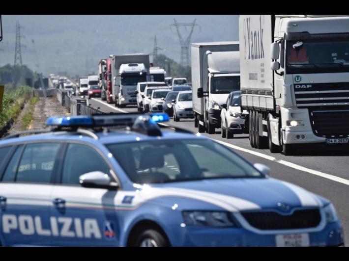 Incidente in A1, 14 km di coda nel Fiorentino