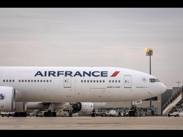 Volo di rimpatrio con francesi torna negli Emirati a causa di lancio missili