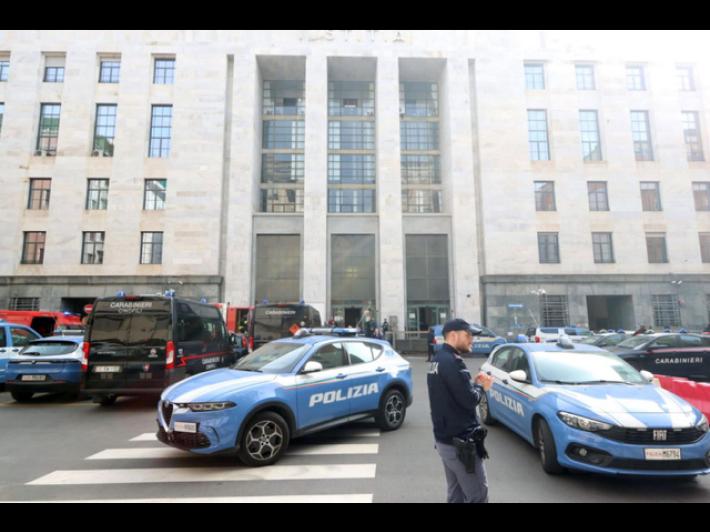 Rientra dopo 7 ore allarme a Palagiustizia di Milano, nessun ordigno