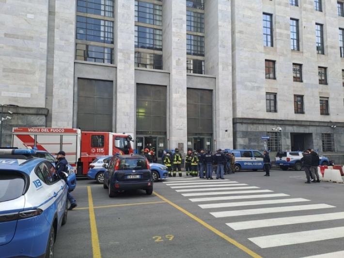 Allarme bomba al Palagiustizia di Milano, controlli in corso