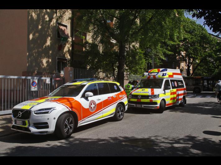 Senzatetto precipita per 30 metri e muore mentre cercava un riparo