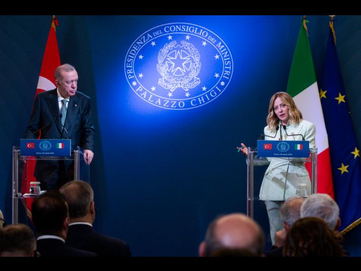 Meloni sente Erdogan, contro la Turchia ingiustificabile attacco missilistico
