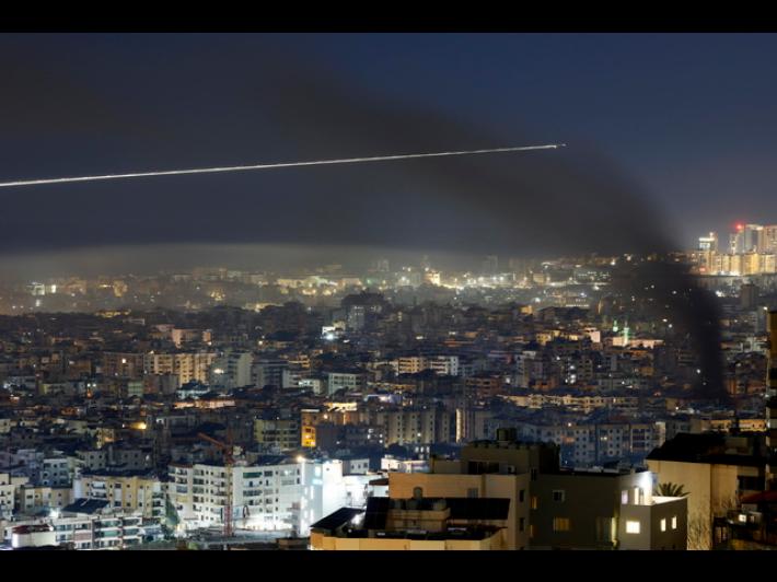 Israele, 'intensi bombardamenti su Beirut sud, colpiti siti Hezbollah