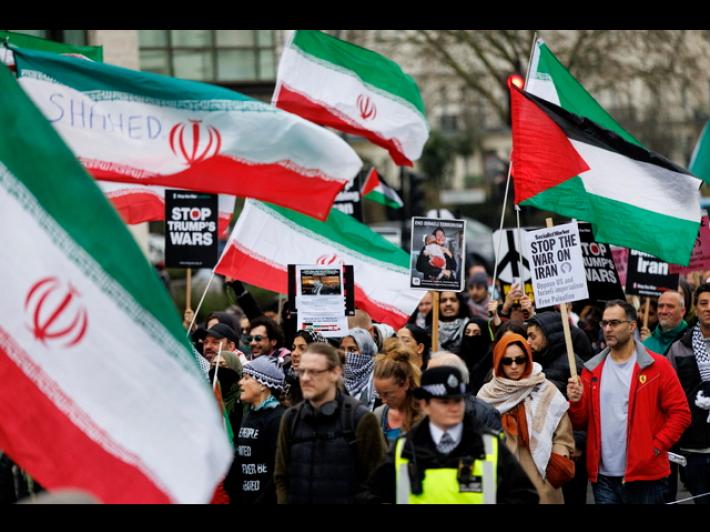 Proteste per l'Iran e contro la guerra in varie parti nel mondo, da Parigi a Cipro