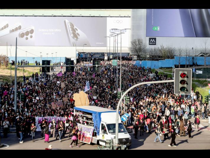 8 marzo: 10mila a Milano in corteo contro guerra e patriarcato