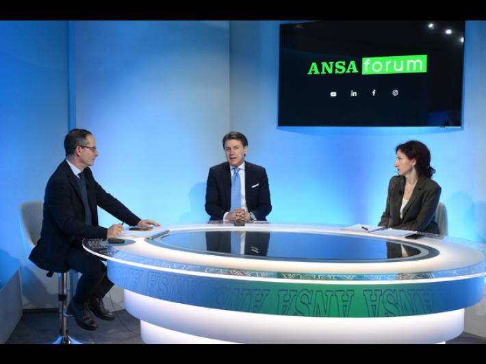 Conte, Meloni si &egrave; scatenata, ma dice tutto e il contrario di tutto