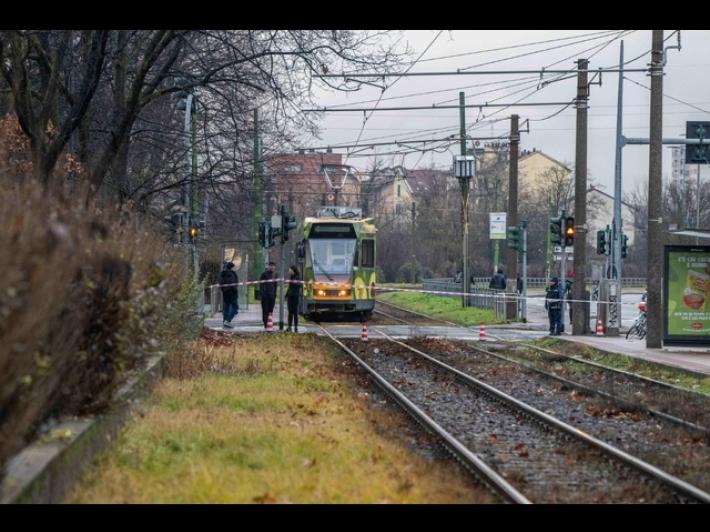 Altro tram esce dai binari a Milano, terzo incidente in dieci giorni