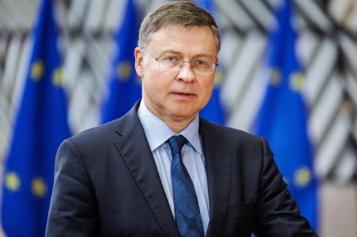 Dombrovskis: "Con conflitto prolungato rischio shock da stagflazione"