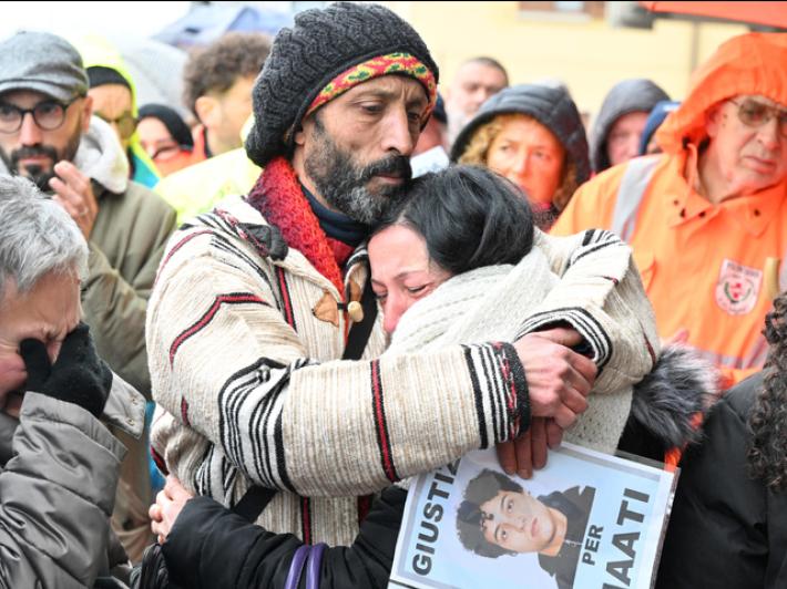 Teste 20enne, Maathi circondato e accoltellato mentre urlava 'Non sono io'