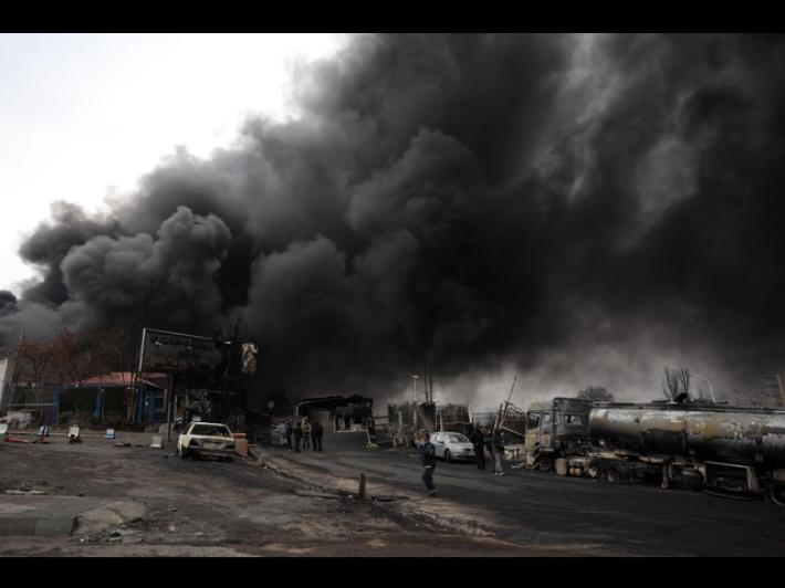 Trump all'Iran, 'colpiremo pi&ugrave; duro con blocco delle forniture di petrolio'