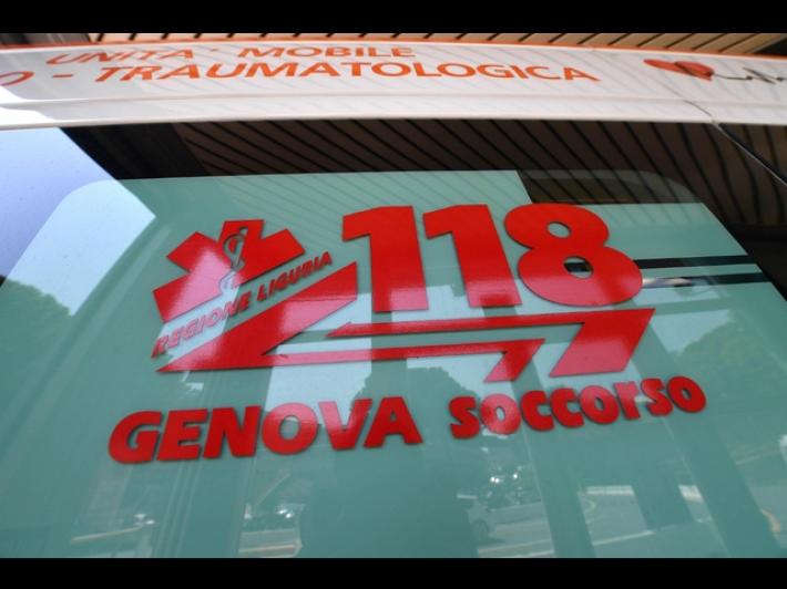 Cade da muraglione, gravissima tredicenne