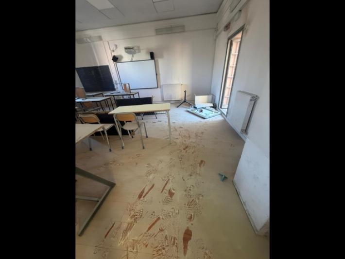 Nuovo blitz al liceo romano Righi, aule devastate con gli estintori