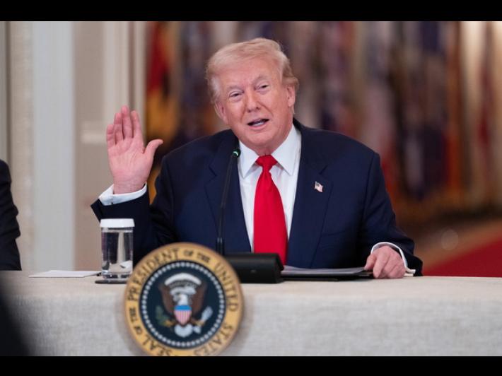 Trump, 'rinunceremo ad alcune sanzioni per le turbolenze sul petrolio'