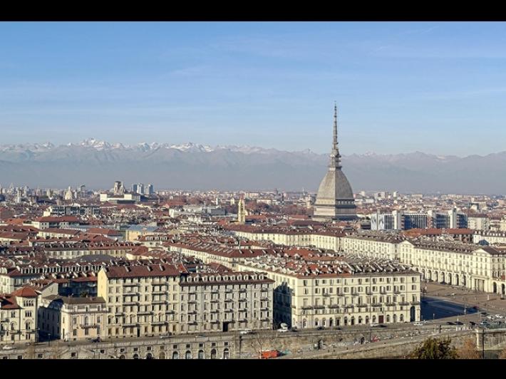 Coppia iraniana a Torino, bloccati da un anno senza permesso soggiorno