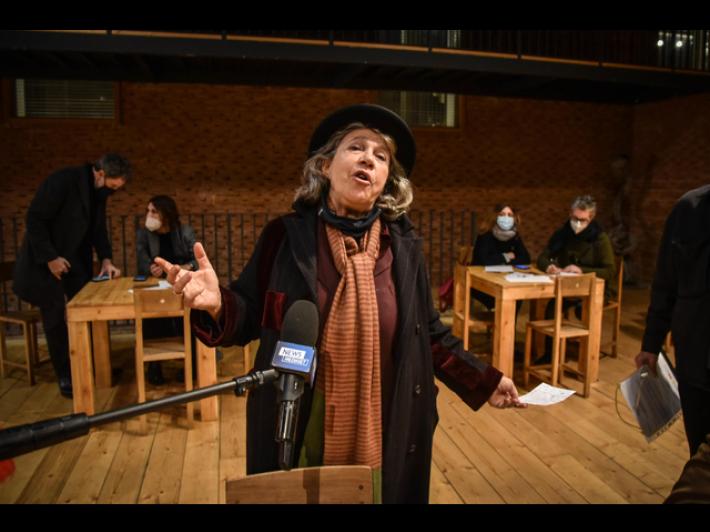 Meloni al teatro Parenti per il referendum, critiche alla direttrice Shammah