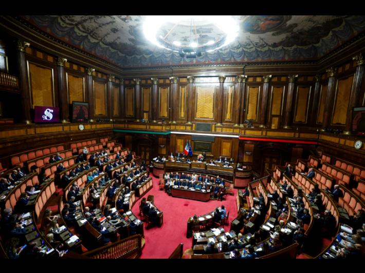 Meloni, pronti ad aumentare tasse a chi specula sui carburanti