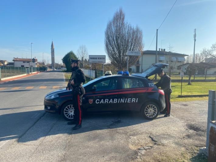 Perseguita il professore che lo bocci&ograve;, disposto braccialetto elettronico