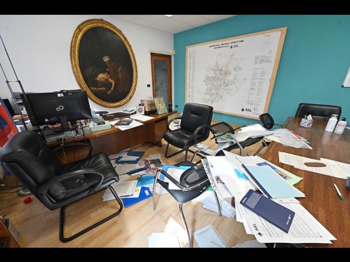 Contro Cpr azione antagonista negli uffici dell'Asl a Torino